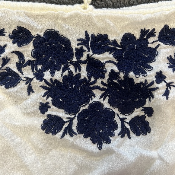 Hollister off shoulder peasant blouse - Picture 3 of 9